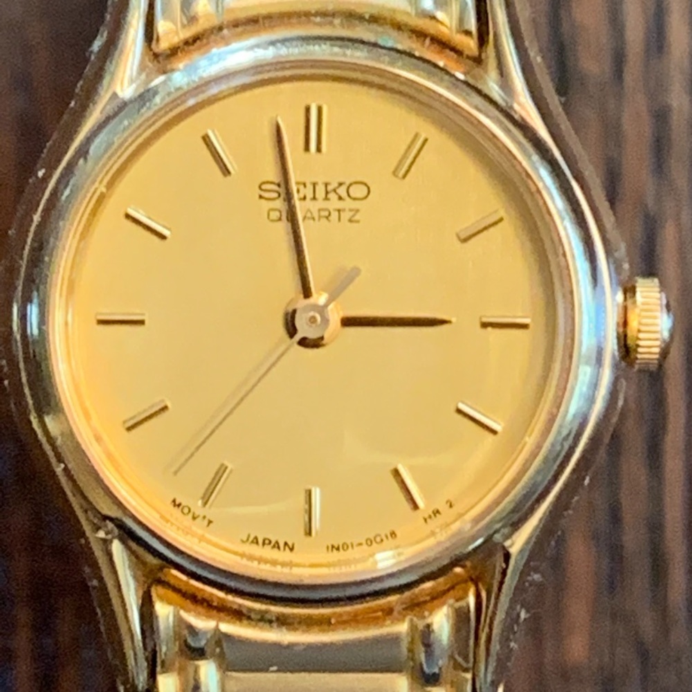 Seiko Nice Small Gold Color Round Dress Watch - Picture 3 of 8